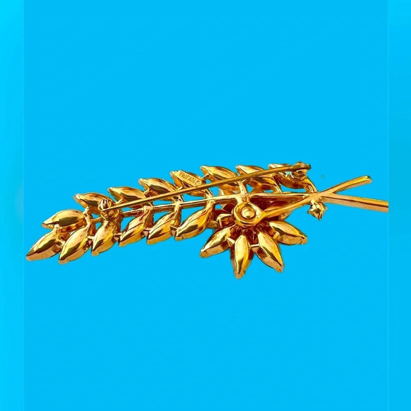 Crown Trifari Brooch.  Spring flowers colorful. Rare excellent condition - Picture 5 of 7